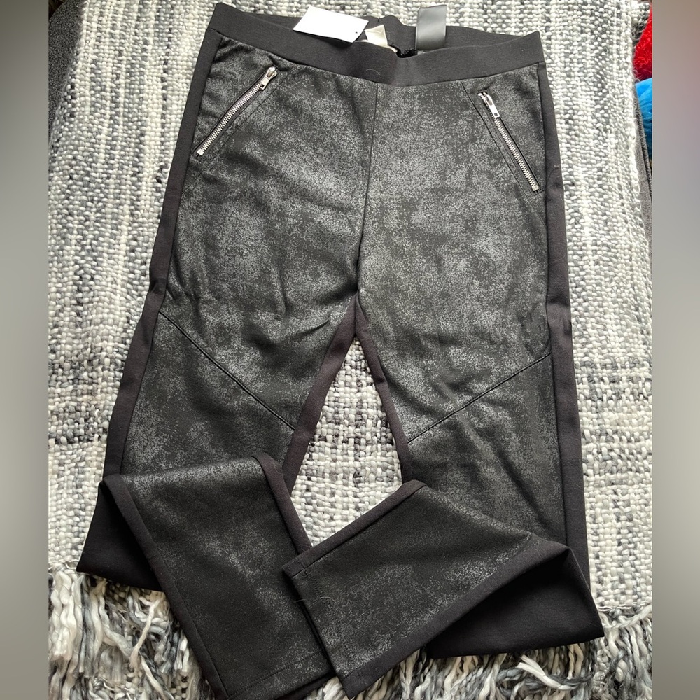 Woman leggings, voted on the front, fits small.